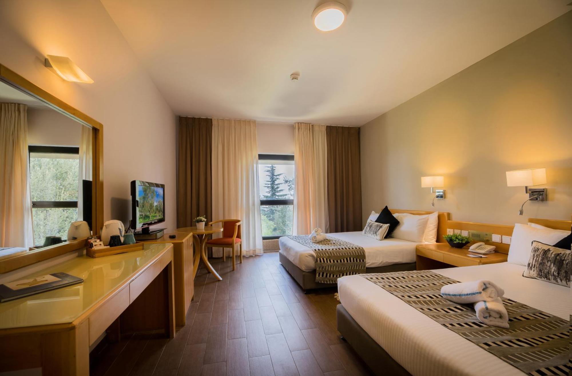 C Hotel Неве-Илан Экстерьер фото