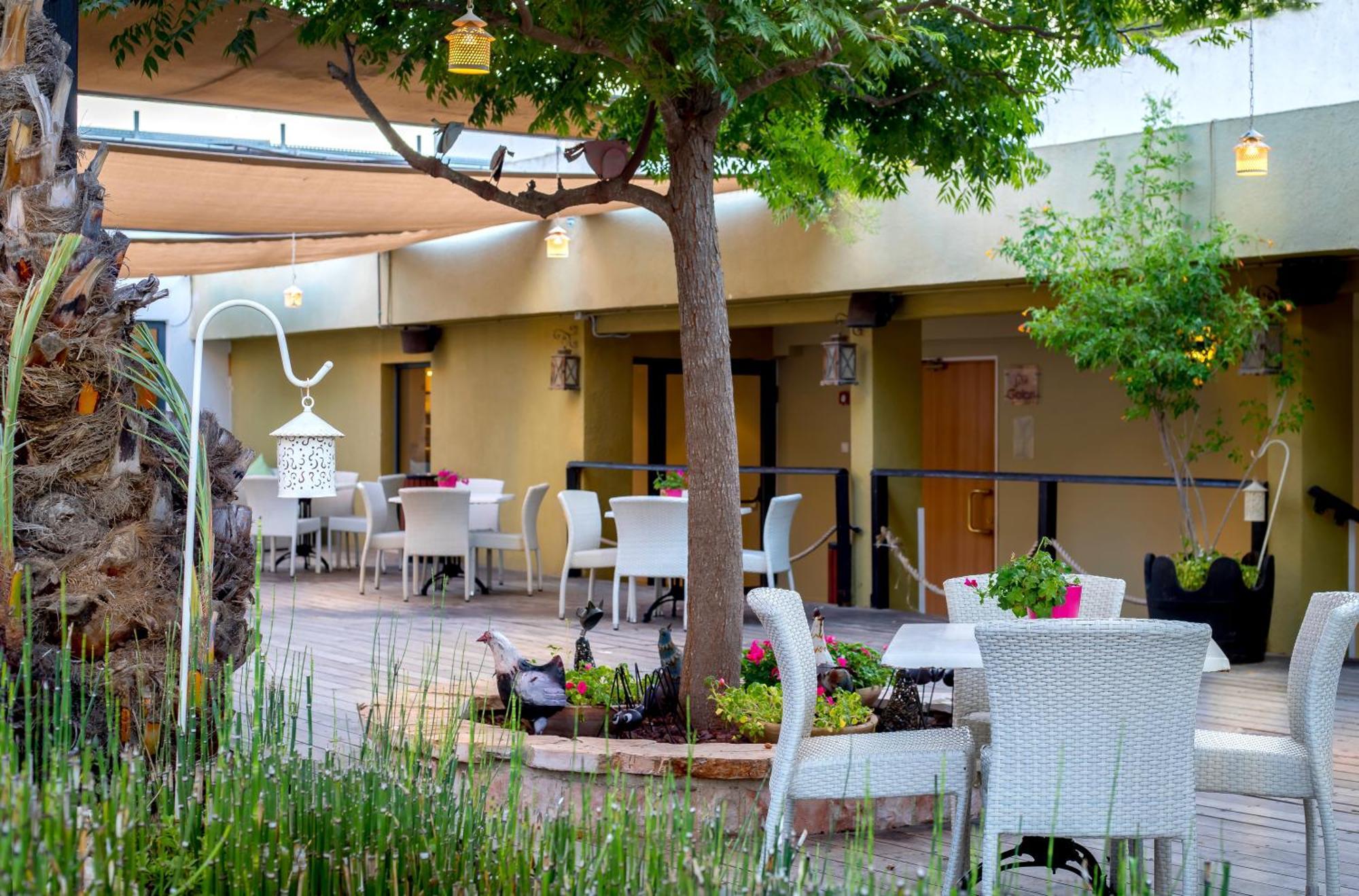 C Hotel Неве-Илан Экстерьер фото