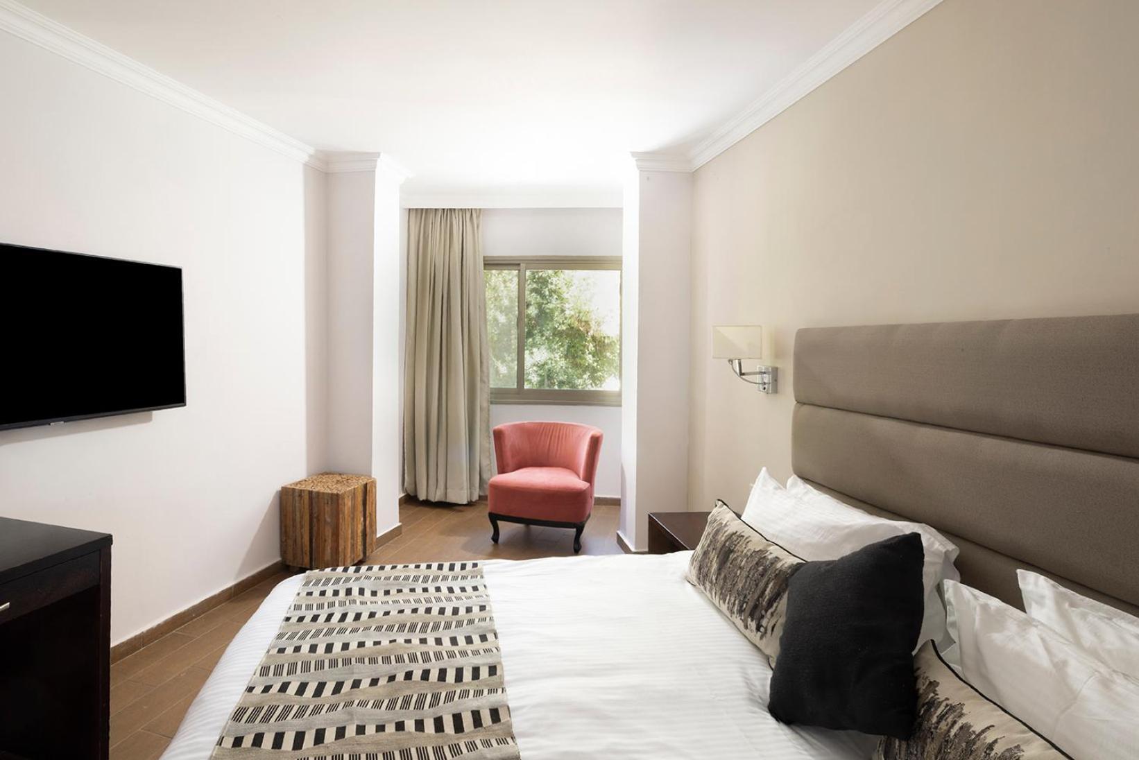 C Hotel Неве-Илан Экстерьер фото
